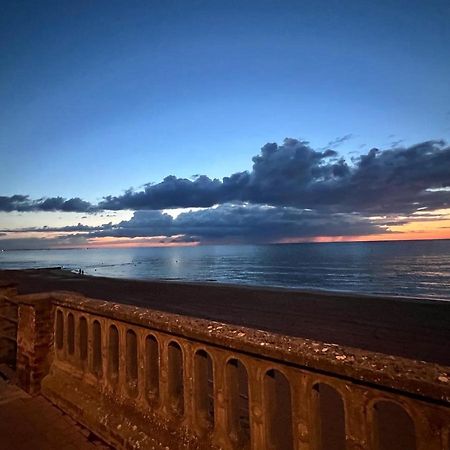 Апартаменты Sur La Plage / Enjoy The Beach Кабур Экстерьер фото
