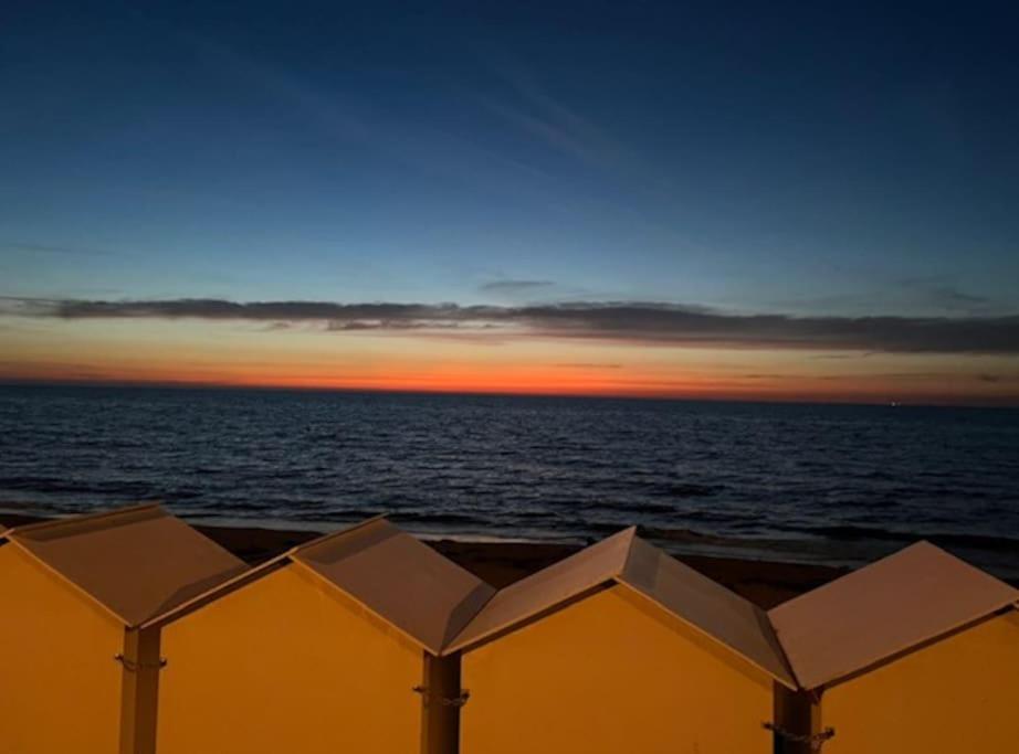 Апартаменты Sur La Plage / Enjoy The Beach Кабур Экстерьер фото